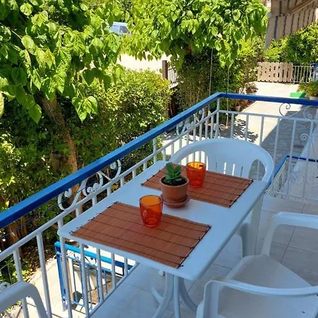 Emilios Eleni Apartahotel 3*