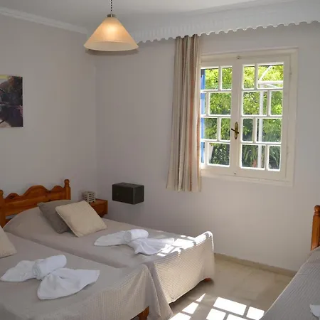 Emilios Eleni شقة فندقية 3*